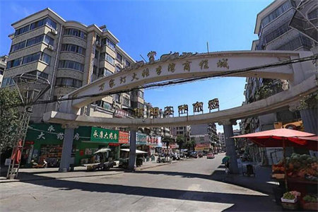 市府家属院63平套二带附房仅售52.8万